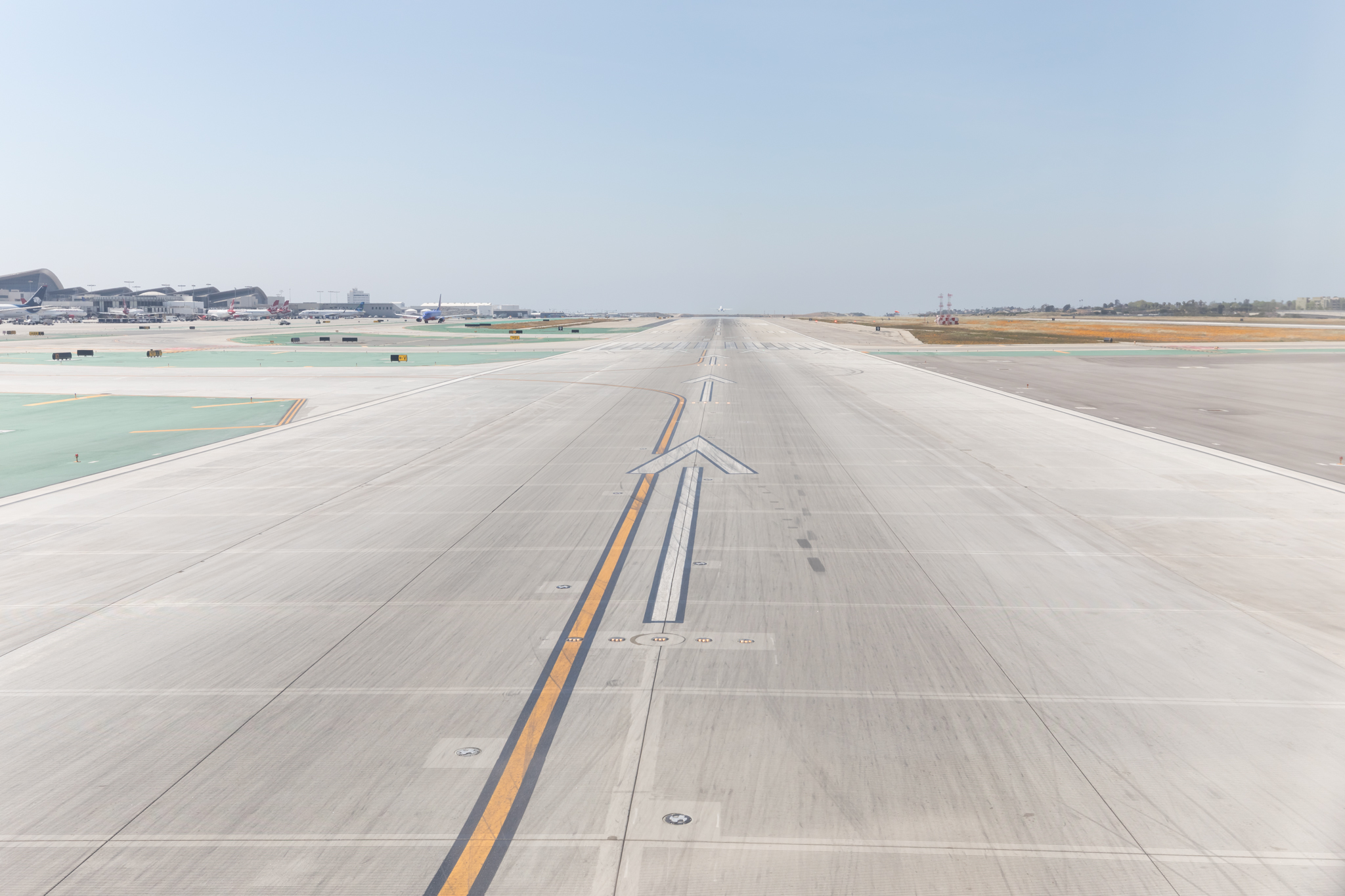 an airport runway with an arrow pointing to the side