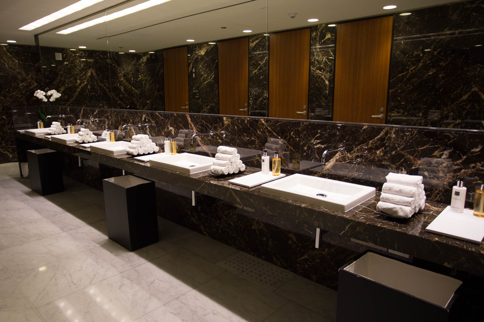 a bathroom with sinks and towels