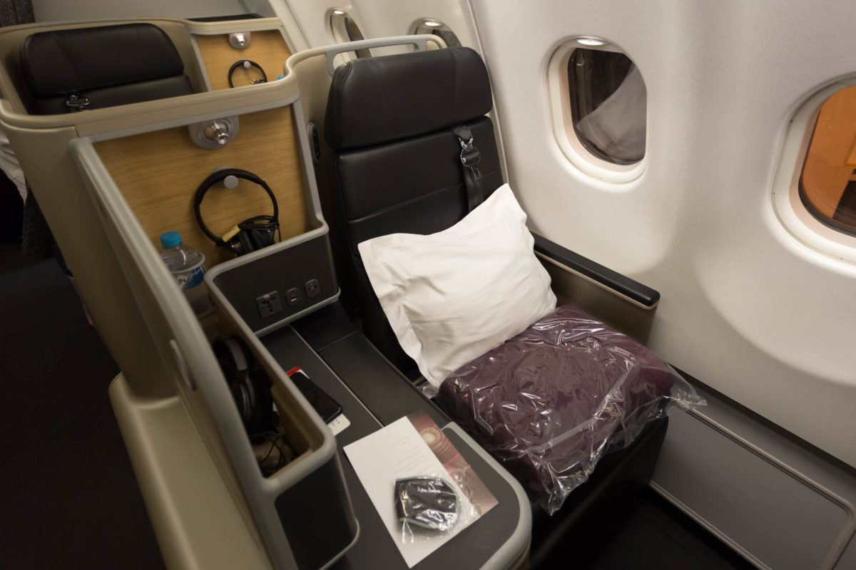 Review - Qantas A330 Business Class Perth To Brisbane - Zac George