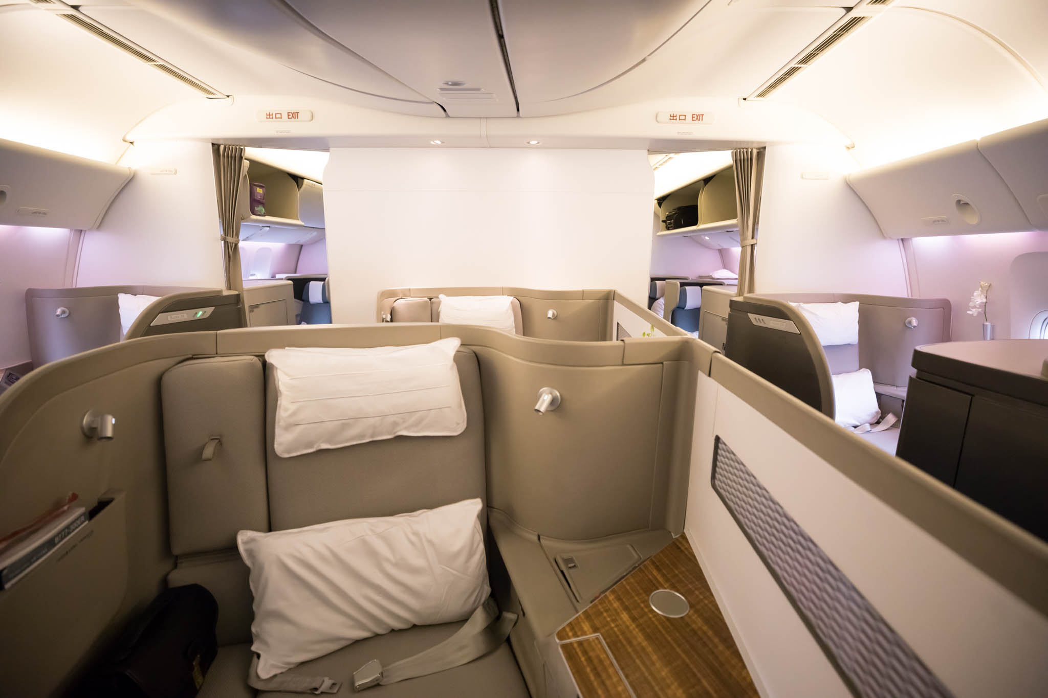 Review Cathay Pacific First Class Hong Kong To Los Angeles Points From The Pacific