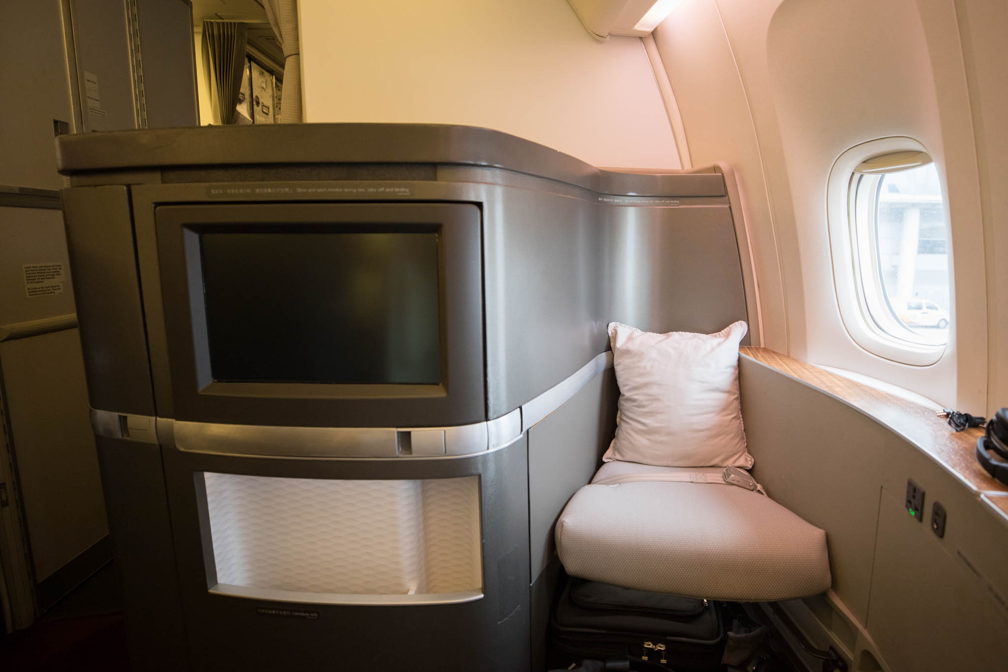 Review Cathay Pacific First Class Hong Kong To Los Angeles Points From The Pacific