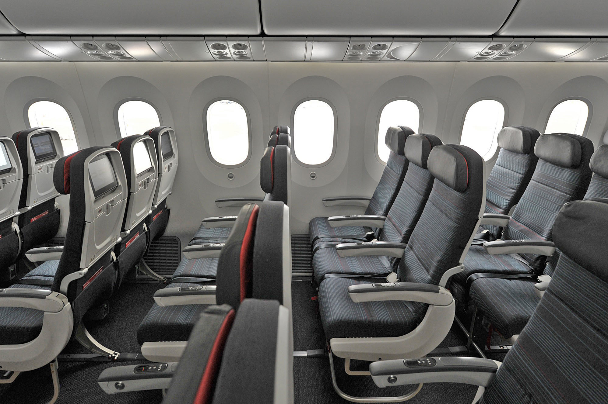 10-reasons-to-upgrade-air-canada-premium-economy-vs-economy-luxury