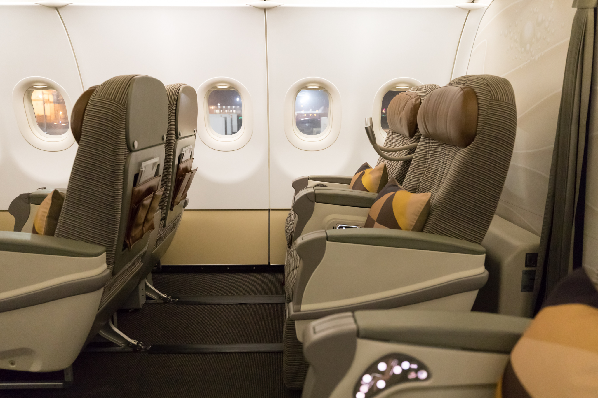 Review - Etihad A320 Business Class Abu Dhabi - Doha - Points From The