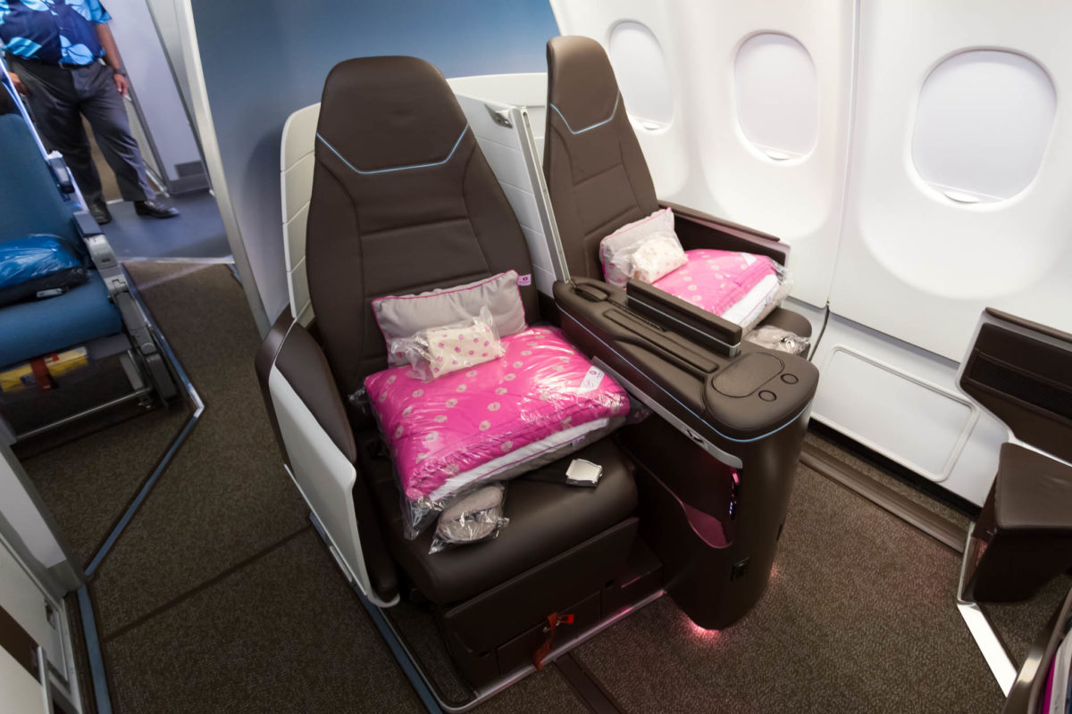 Review - Hawaiian Airlines A330 New Business/First Class - Zac George