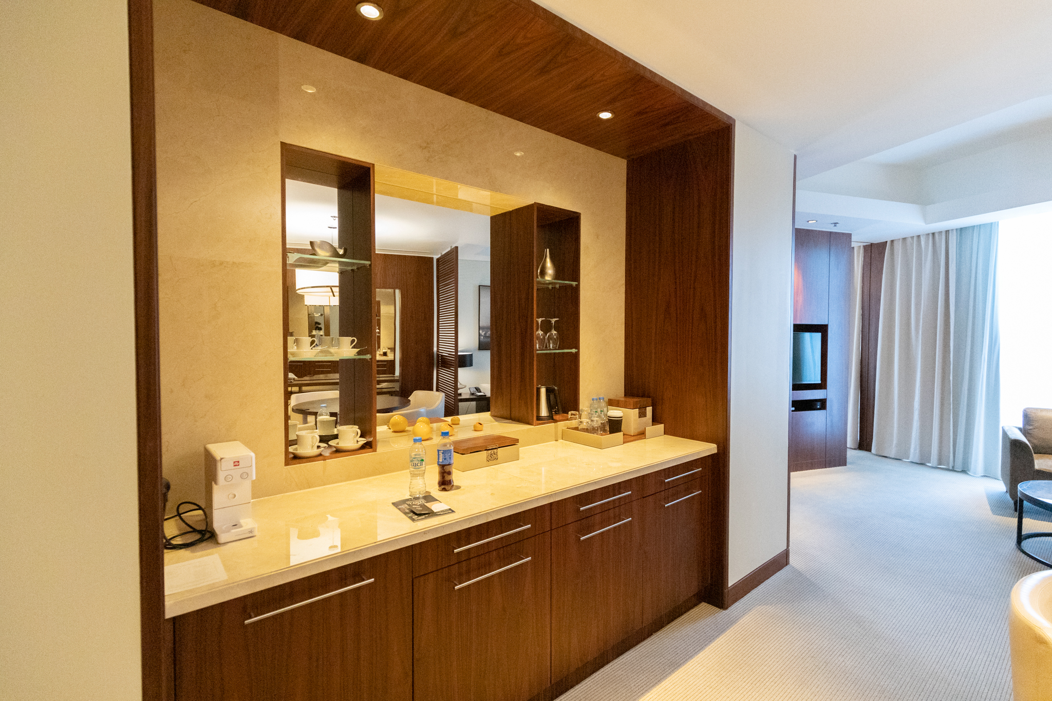 Review Jw Marriott Dubai Deluxe Corner Suite Points From The