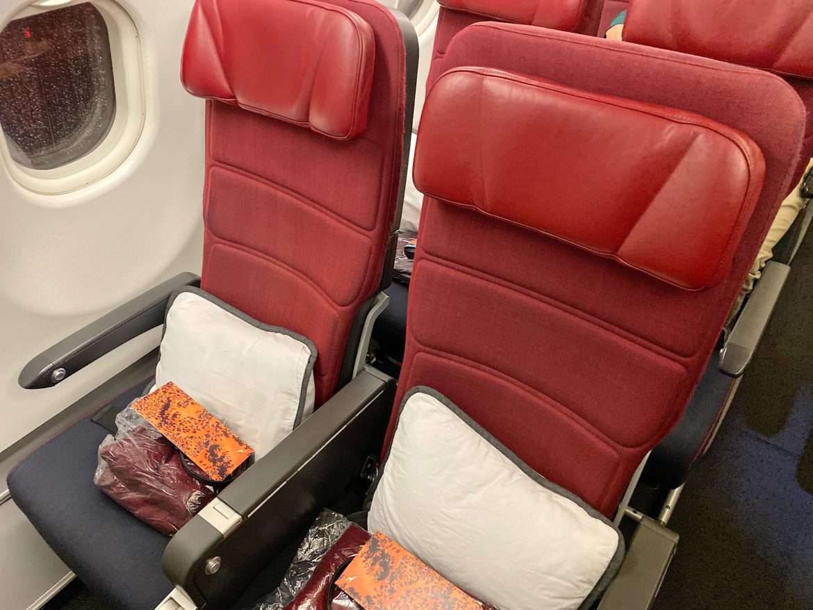 Review - Qantas A330-300 Economy Class, Singapore - Brisbane - Points ...