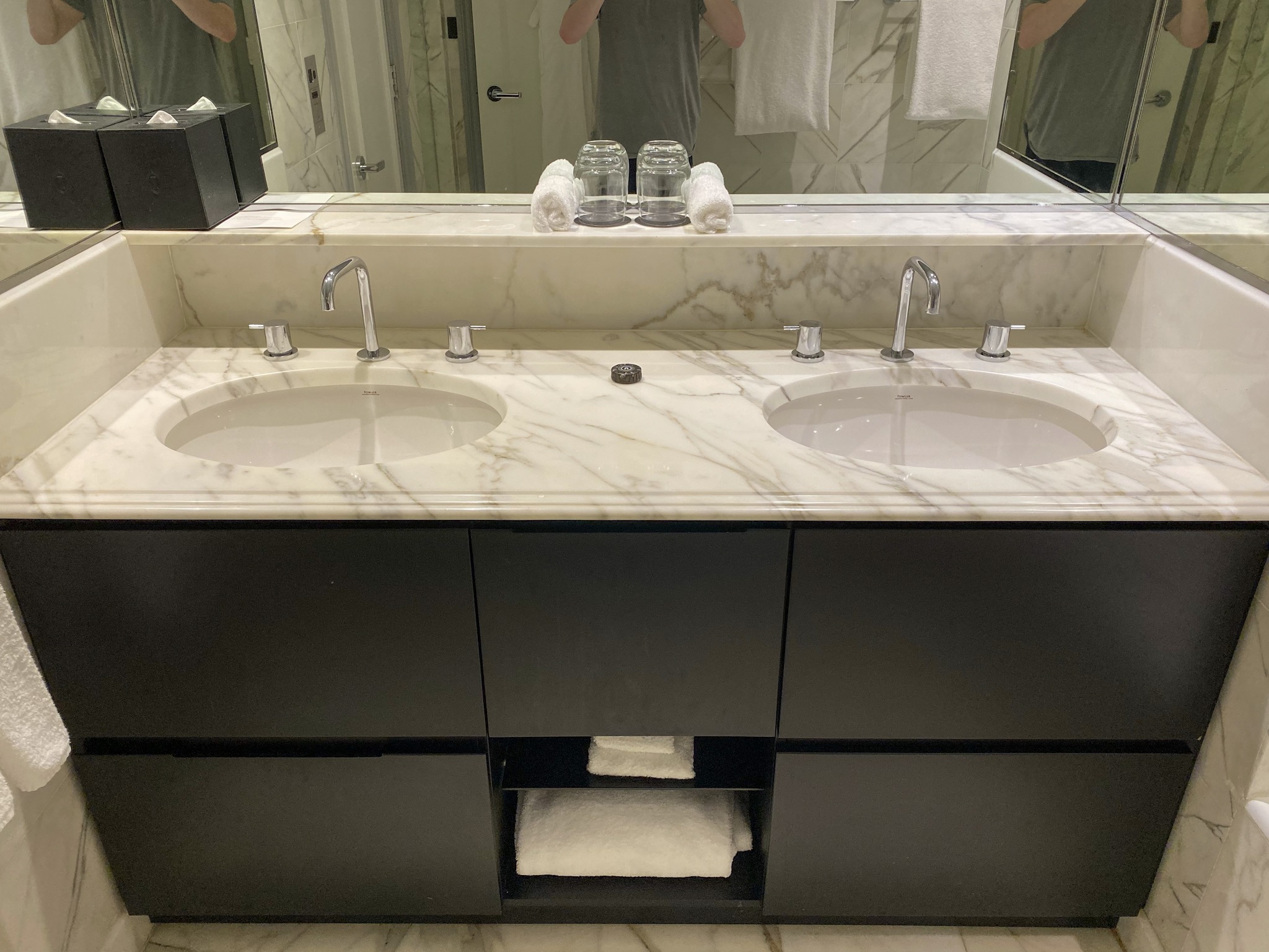 a bathroom with a marble countertop and two sinks