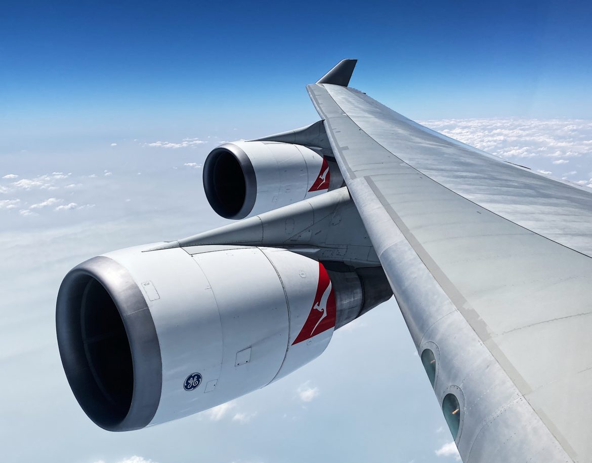the wing of an airplane flying in the sky