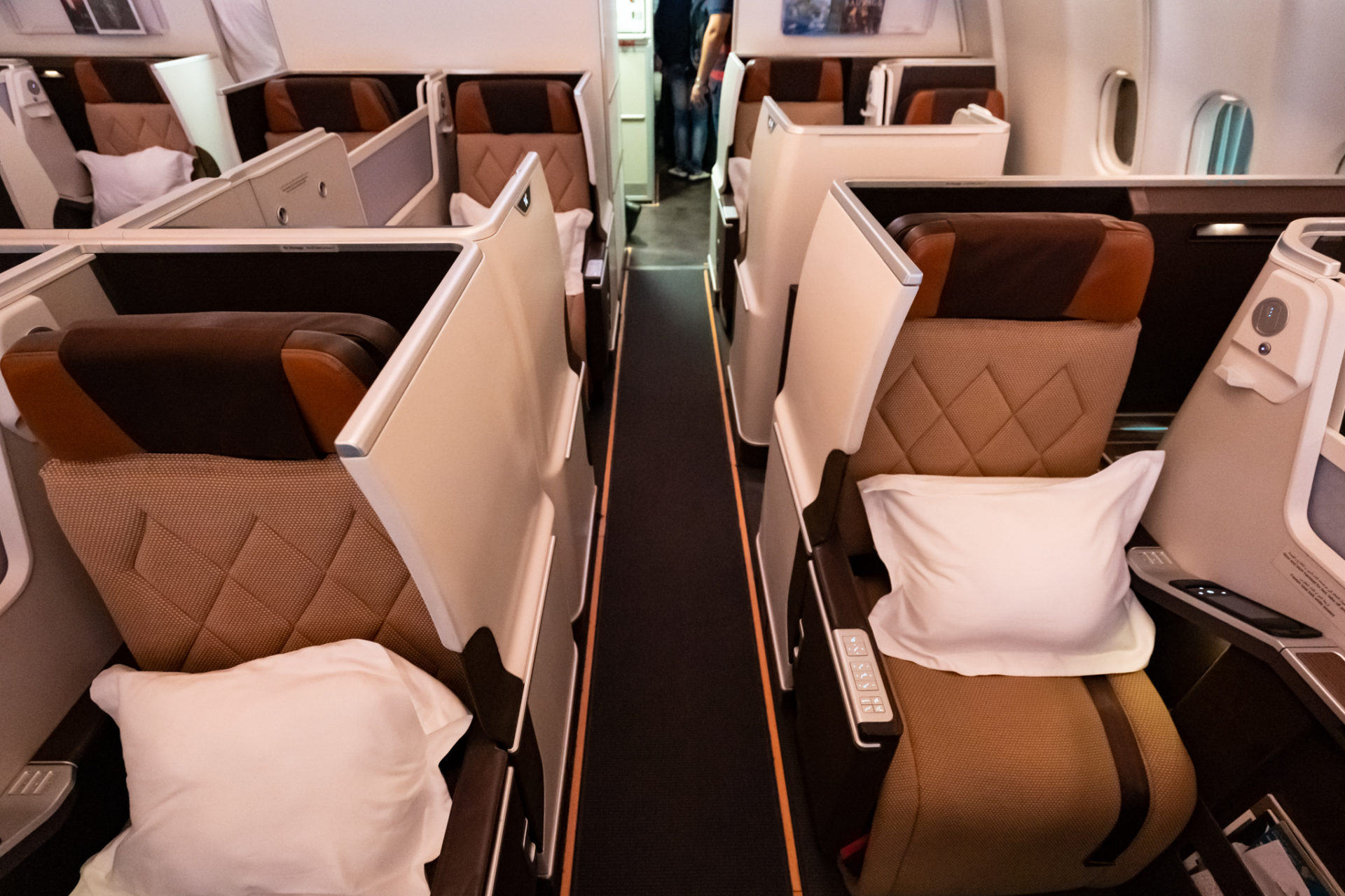 Review Oman Air A330 Business Class, Dubai Muscat Points From The