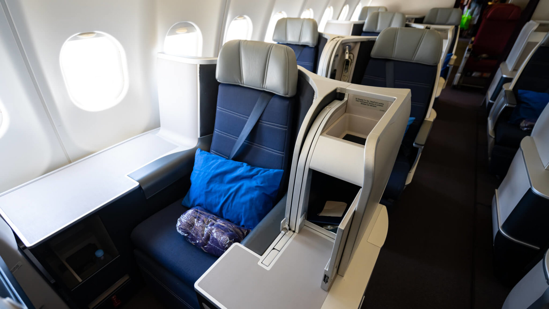 Malaysia Airlines A330 Business Class Review, Denpasar - Kuala Lumpur ...