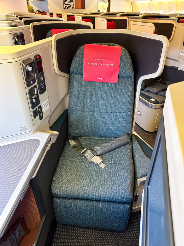 seat in a plane with a seat belt